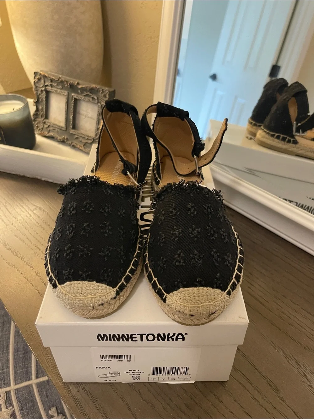 Women’s Minnetonka Black Espadrille Sandals - Classic Summer Style size 6